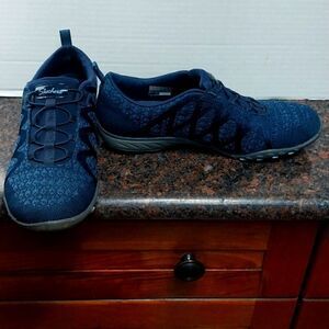 Sketchers "Breathe Easy" Step in Comfort Shoes...EUC...Size 8.5